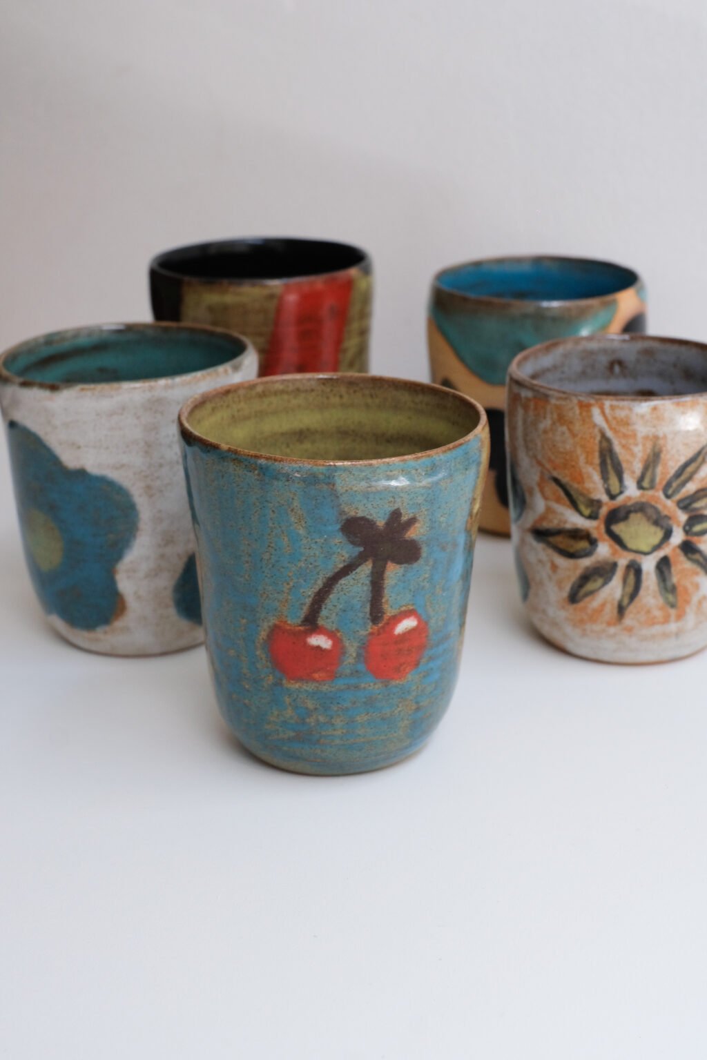Tasses en céramique peintes privatisation saint-étienne