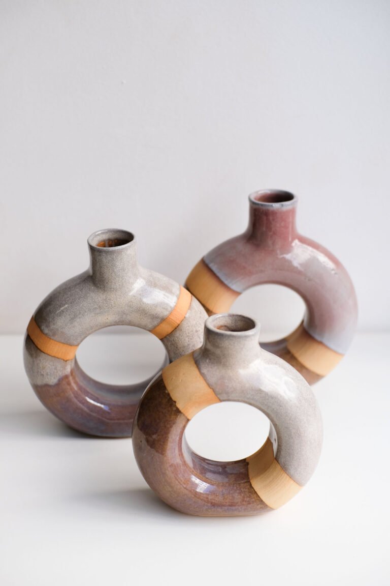 Ensemble de trois vases tournés en cours à l'Atelier du Geai